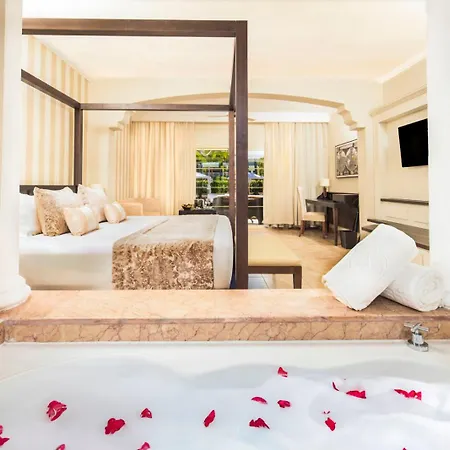 Majestic Colonial Punta Cana (Adults Only) Room photo A bathroom at the hotel