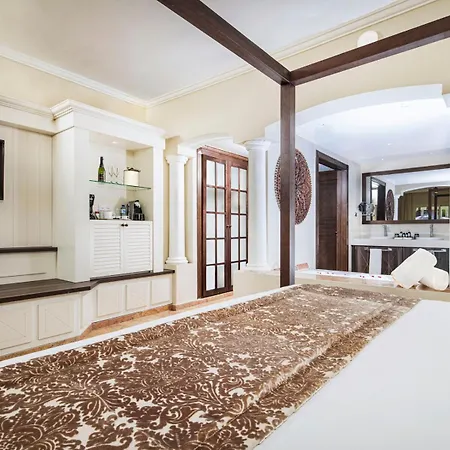 Majestic Colonial Punta Cana (Adults Only) Room photo A carpet in a hotel room